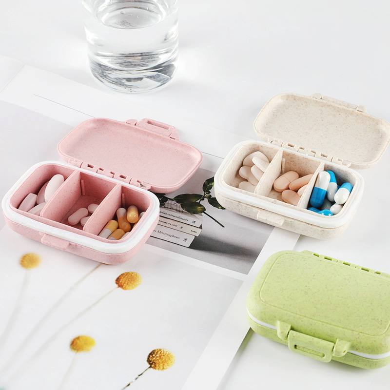 منظم يومي محمول للدواء و الفيتامينات 3 خانات محكم الغلق لوقت السفر و الخروج