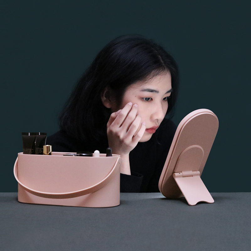 علبة تنظيم ميك اب 3*1 ب ليد و مرآة لسهولة وضع الميك اب قابله للفصل