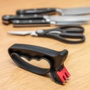 مسن سكاكين ومقصات يدوي بمقبض لسهولة الاستخدام