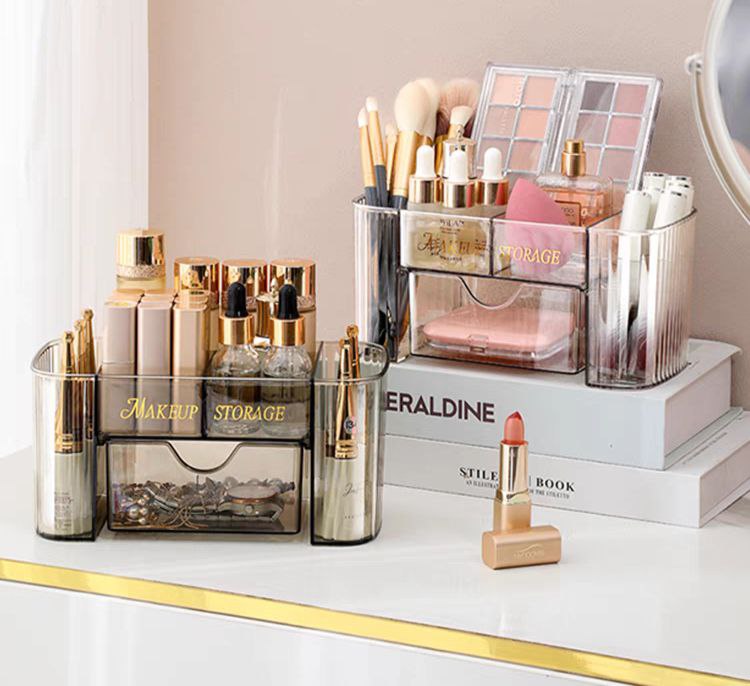 منظم اكليريك مقسم الي 5 خانات ودرج لحمل الاكسسوارات والميكاب