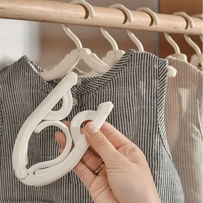 شماعة ملابس بلاستيكية قابلة للطي محمولة لوقت السفر والرحلات