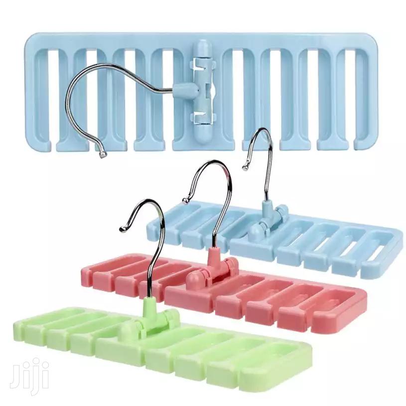 شماعة أحزمة وربطات العنق للحفاظ عليها من التجعد