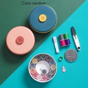 علبة لمستلزمات الخياطة منظمة تجمع الأبر والخيوط في مكان واحد