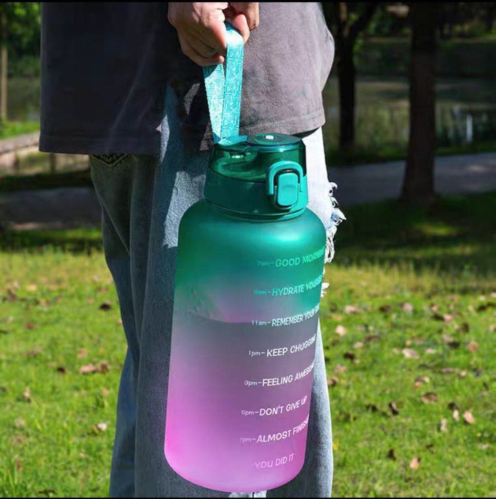 زجاجة مياه كبيرة 2 لتر المميزة للتحفيز على شرب الماء