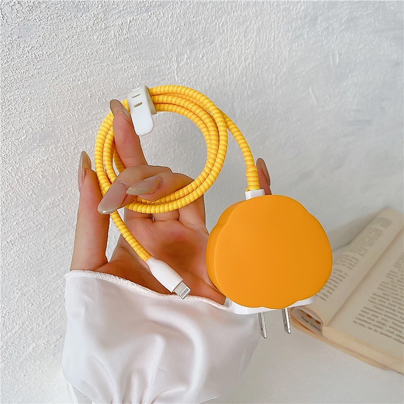 كفر حماية لشاحن وكابل وسلك الآيفون بتصميم لوفي _ قطعتين