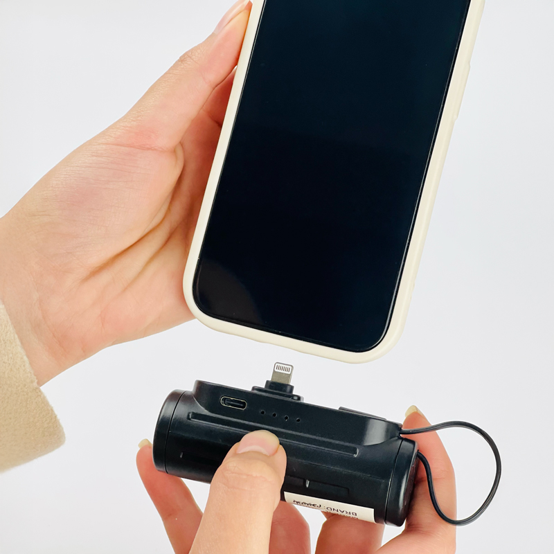 Type-Cباور بانك بسعة 2200 مللي أمبير مع كشاف مناسب للأيفون و