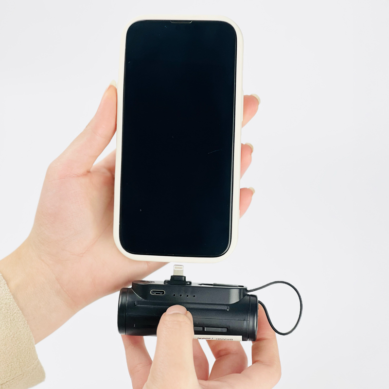 Type-Cباور بانك بسعة 2200 مللي أمبير مع كشاف مناسب للأيفون و