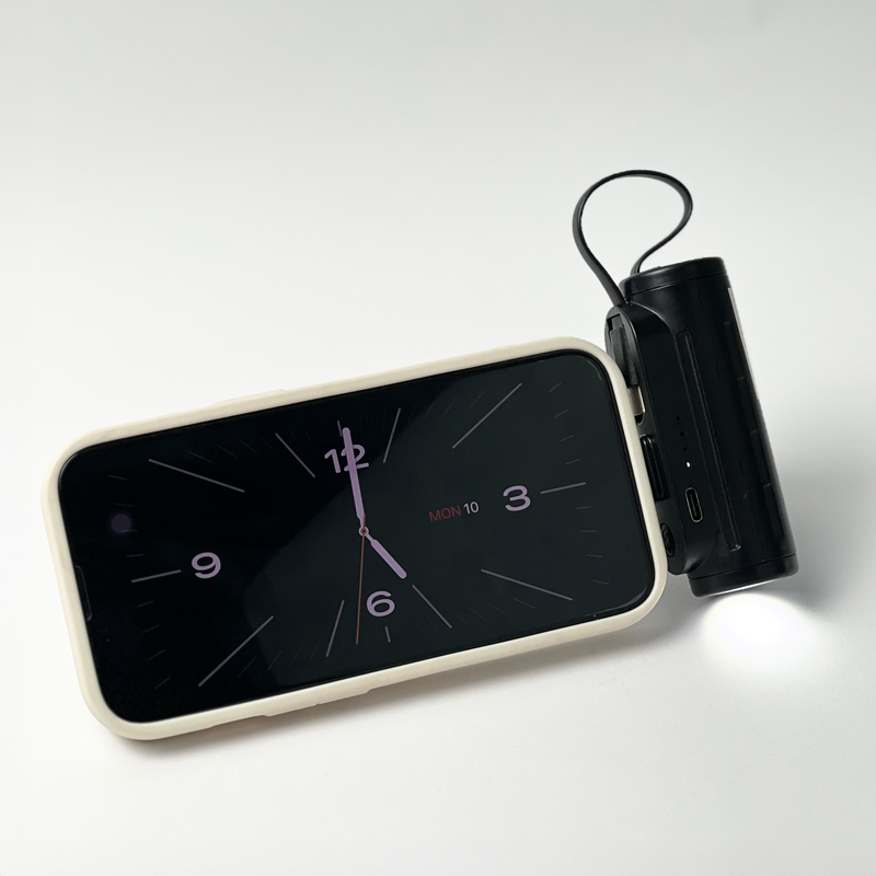 Type-Cباور بانك بسعة 2200 مللي أمبير مع كشاف مناسب للأيفون و