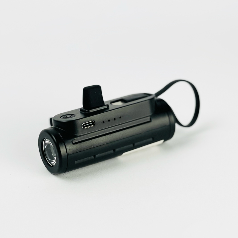 Type-Cباور بانك بسعة 2200 مللي أمبير مع كشاف مناسب للأيفون و