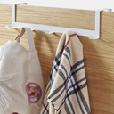 شماعة خلف الباب