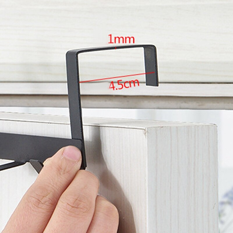 شماعة خلف الباب