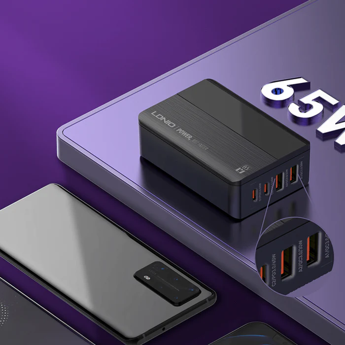 USB ومنفذين TYP-Cشاحن مكتبي بشاشة ليد بقوة  65 واط مع منفذين