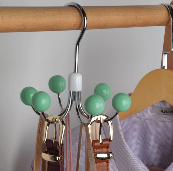 شماعة طرح وملابس