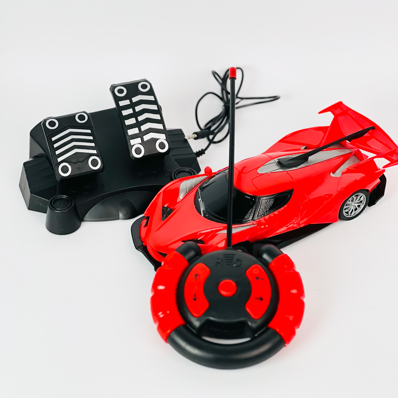 عربية سباق مع دواسات بنزين و فرامل وريموت تحكم عن بعد ببطاريه قابله للشحن