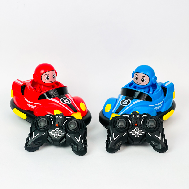 عربيات تصادم لشخصين ضد بعض مزودة بصوت واضاءة  وريموت تحكم عن بعد _ قطعتين