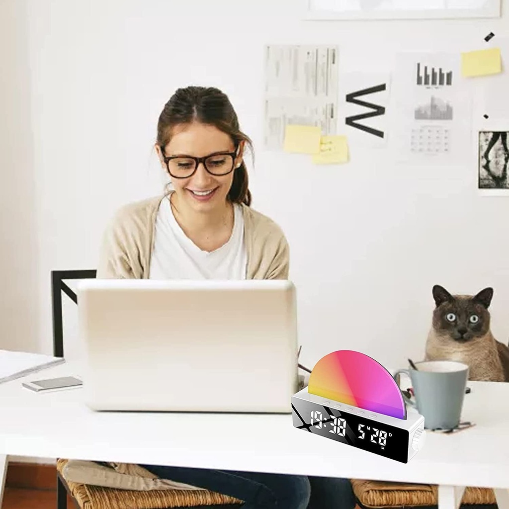 ساعة ومنبه ديجيتال بتصميم شروق الشمس ب 7 الوان ار جي بي