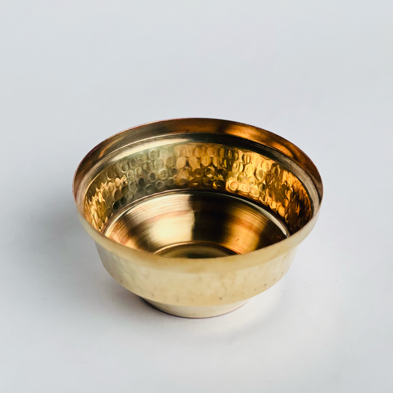 وعاء نحاسي مزخرف متعدد الاستخدامات باللون الذهبي