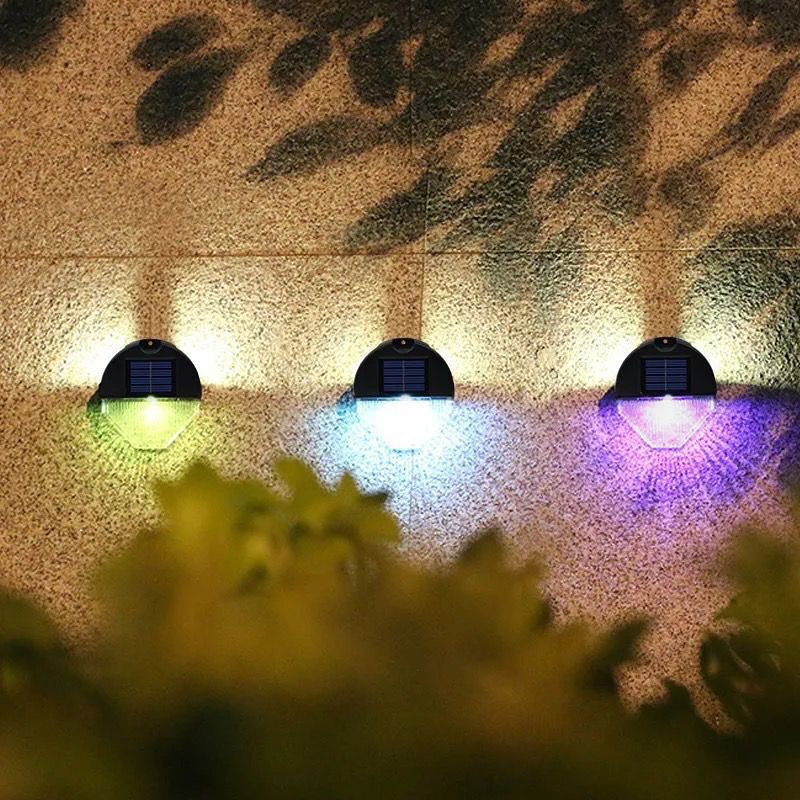 كشاف حائط يعمل بالطاقه الشمسية ويضئ تلقائيآ في الليل