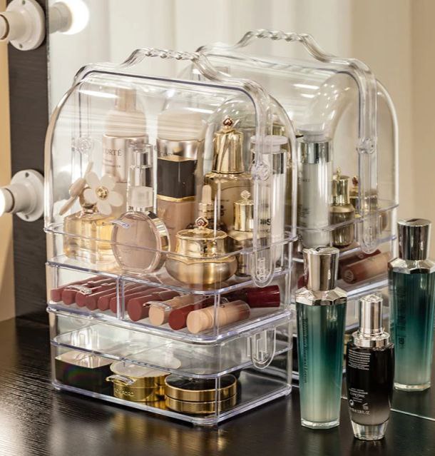 منظم مكياج اكليرك شفاف