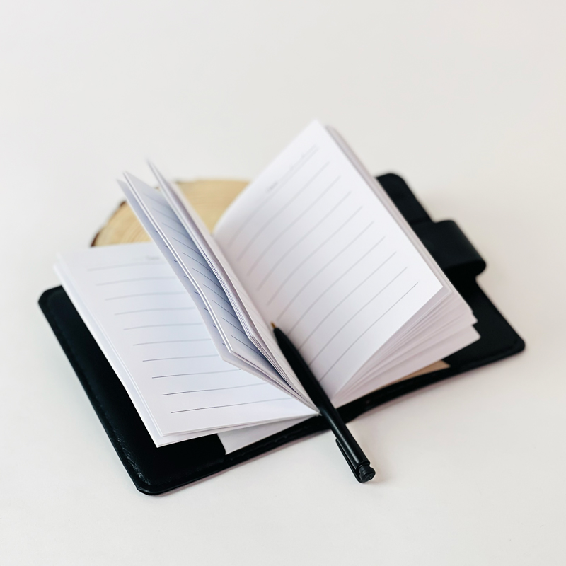 نوت بوك ميني بكبسولة للقفل مع قلم لتدوين الملاحظات - 11 * 9 سم