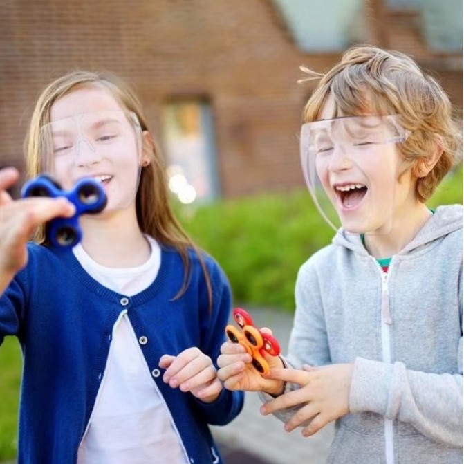 فيس شيلد لحماية الوجه بالكامل للأطفال مع سنادة للأنف اكليريك