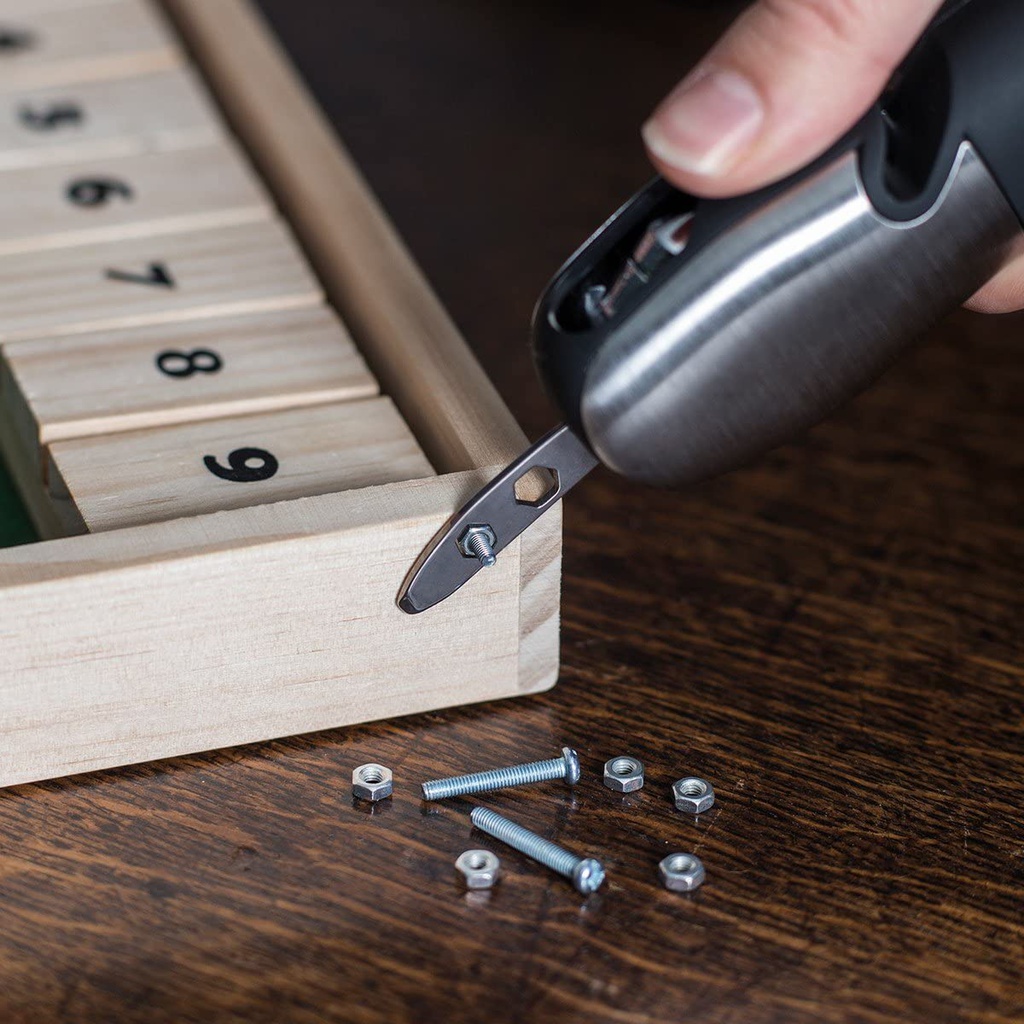 مصباح ليد وسكين ومفك وكاسر للزجاج مثالي لحالات الطوارئ والتخييم ورحلات الصيد