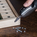 مصباح ليد وسكين ومفك وكاسر للزجاج مثالي لحالات الطوارئ والتخييم ورحلات الصيد