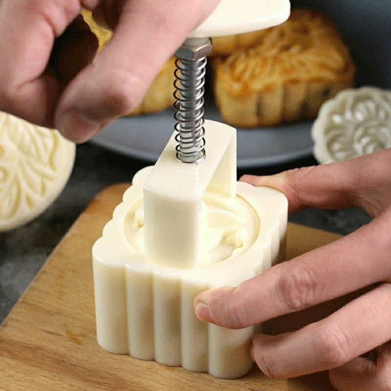 مكبس كحك  وبيتيفور وبيسكويت ومعمول بسوسته مع 6 غيارات ووشوش اشكال مختلفة