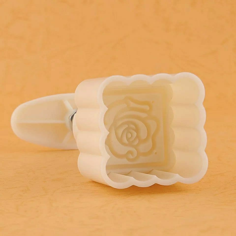 مكبس كحك  وبيتيفور وبيسكويت ومعمول بسوسته مع 6 غيارات ووشوش اشكال مختلفة