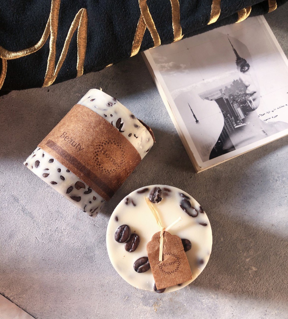 شمعة علي شكل كوب قهوة لتعطير الأجواء وإعطاء لمسة جمال