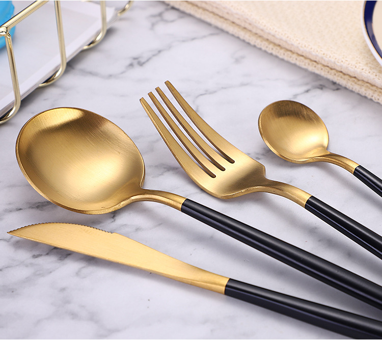 طقم معالق وشوك وسكاكين جولد أنيق ٢٤ قطعة مثالي للعزومات