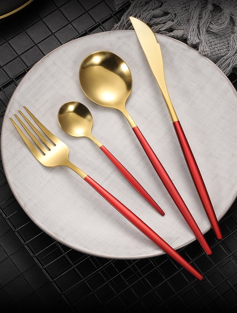 طقم معالق وشوك وسكاكين جولد في احمر أنيق ٢٤ قطعة مثالي للعزومات
