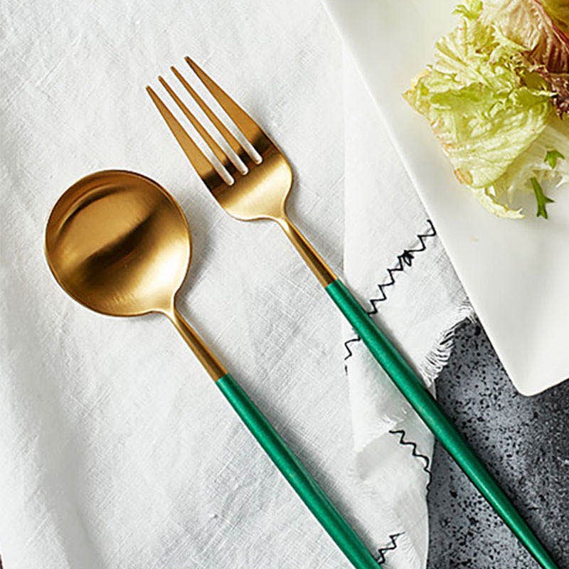 طقم معالق وشوك وسكاكين جولد في زيتي أنيق ٢٤ قطعة مثالي للعزومات