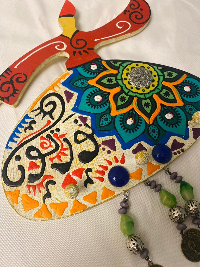 علاقة مفاتيح خشب هاند ميد تنورة باشكال وكلمات مختلفة