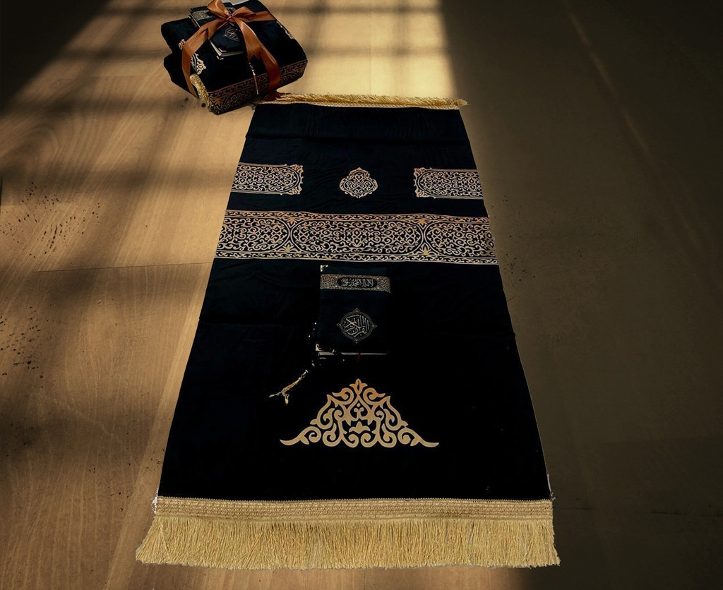 هدية رمضان سجادة صلاة مبطنة بالإسفنج ومصحف وسبحة سوداء