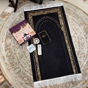 بوكس تهادوا تحابوا 5 قطع سجادة صلاة قطيفة ومصحف ومبخرة وبخور وفاصل للمصحف مطبوع بالأذكار