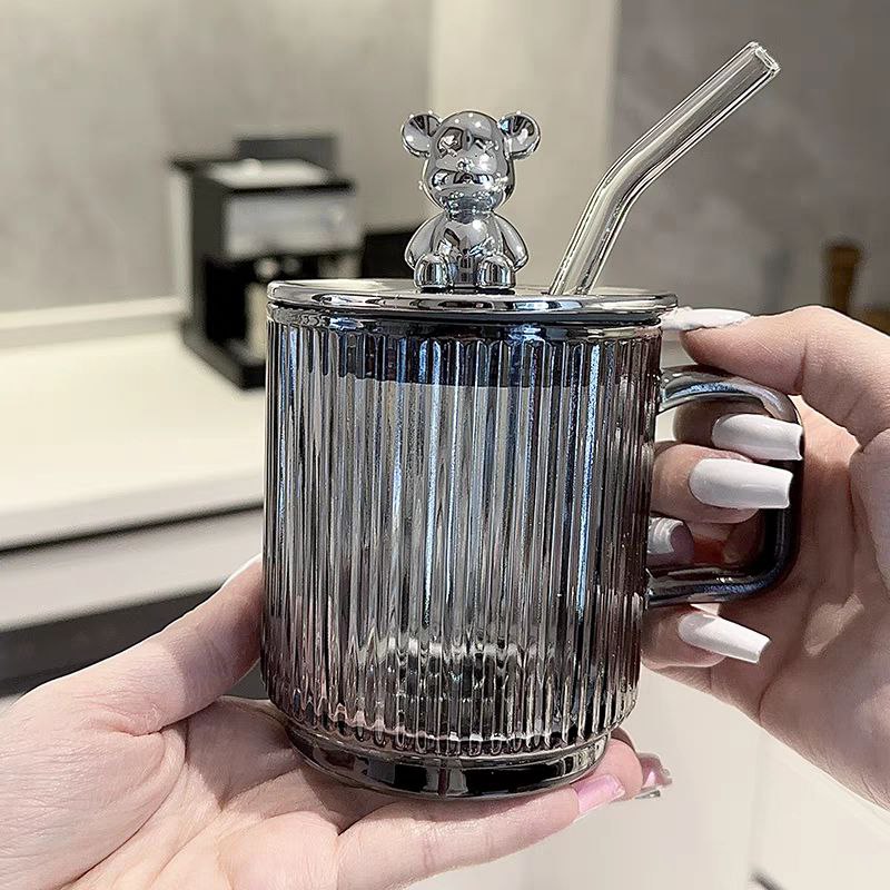 مج زجاج 350 ملي بغطاء دبدوب وشاليموه لسهولة الشرب للعصائر والايس كوفي والنسكافيه بيد