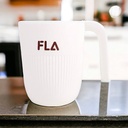 كوب حامل لفرش ومعجون الأسنان وأدوات الحلاقة وفرش الميكب وأقلام الروج والماسكرا بيد