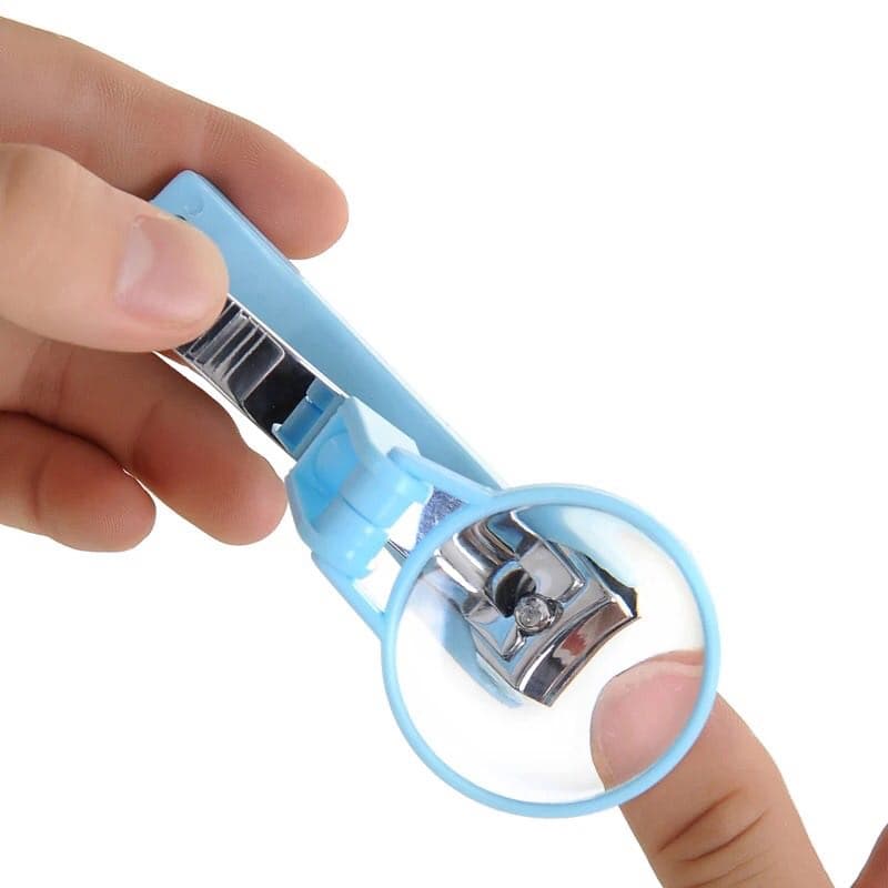 قصافة أظافر بعدسة مكبرة ومبرد