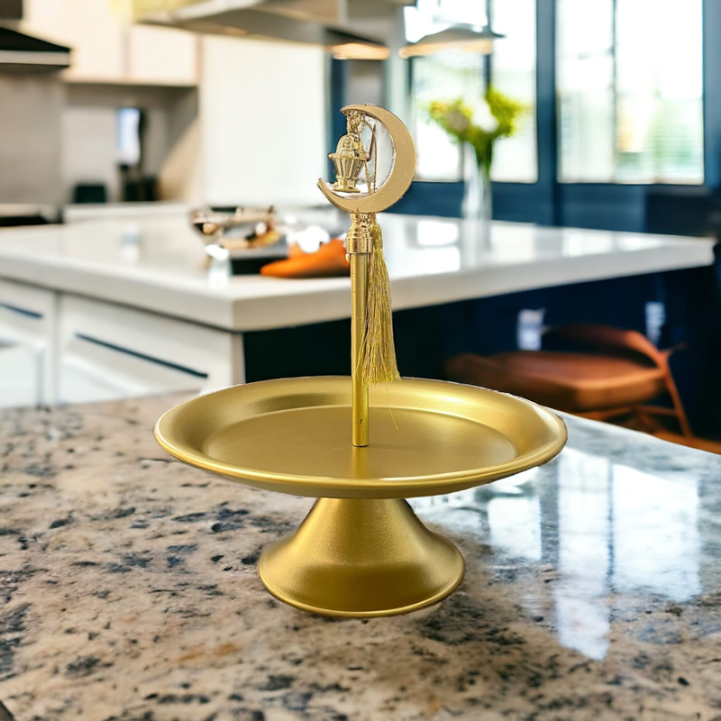 تمرية ذهبي بقاعدة لحمل وتقديم التمر والمكسرات للضيوف بشكل شيك مزينة بهلال وفانوس