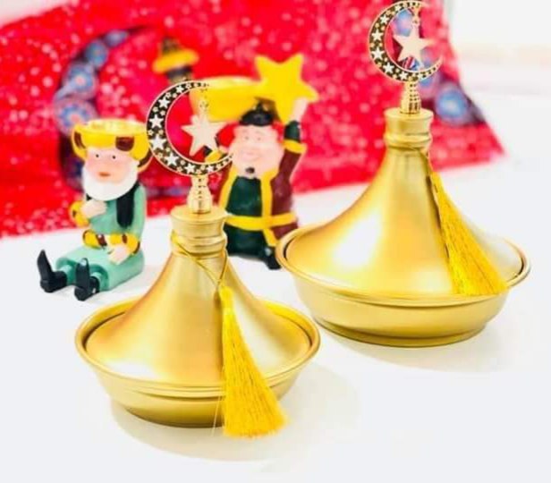 تمرية رمضانية ذهبية بغطاء مزين بهلال وفانوس