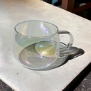 مج زجاج شفاف مموج  400 ملي لشرب وتقديم اللاتية والنسكافية والعصائر بيد