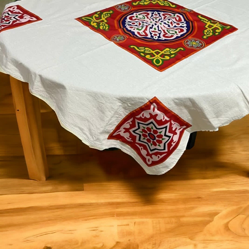 مفرش سفرة كتان بقماش خيامية لأستقبال الشهر الكريم وإضفاء أجواء مميزة