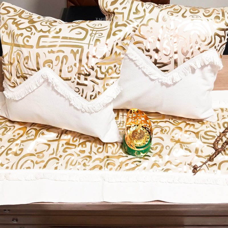 طقم رمضاني 3 قطع رانر مع 2 كوشن بتصميم عربي مميز لتجديد الديكور وإضفاء أجواء رمضانية مبهجة