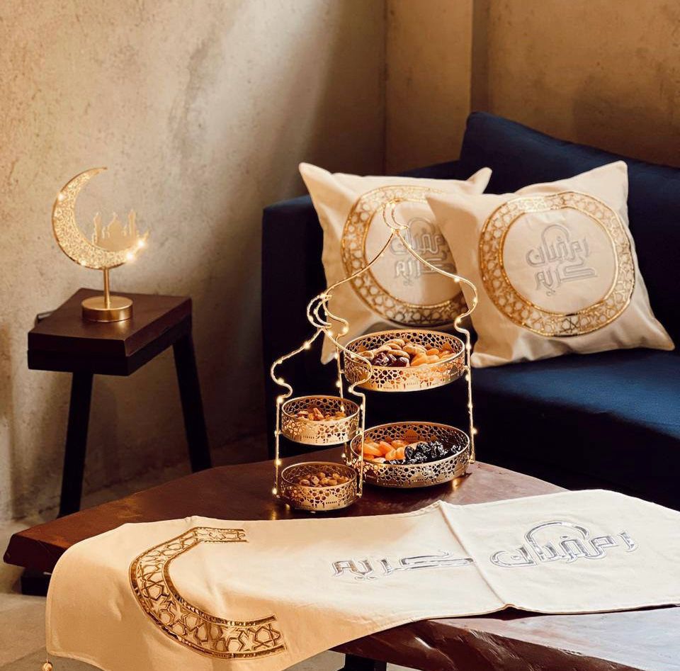 تمرية 2 دور مزخرفة مزينة بهلال لحمل وتقديم التمر والمكسرات والبيتي فور للضيوف