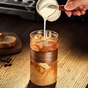 كوباية زجاج لشرب وتقديم المشروبات الباردة والساخنة بجزء خشبي عازل للحرارة قابل للفك والتركيب