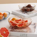 طبق علي شكل قلب لحمل وتقديم الفواكه والمكسرات والشوكولاتة والسلطات بشكل شيك من الاكليريك بحواف جولد