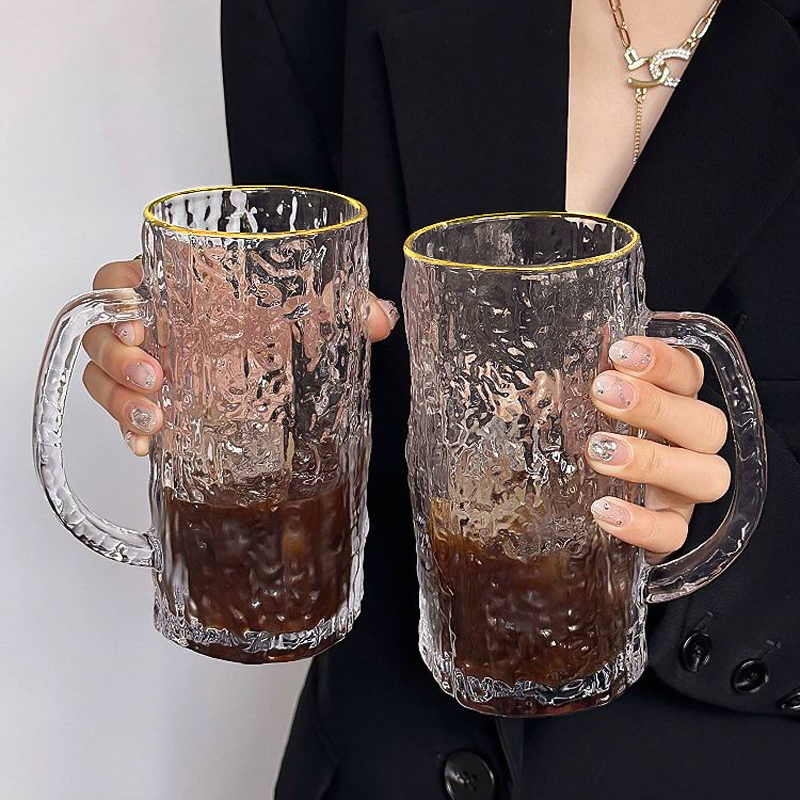 كوباية زجاج منقرش مزينه بحواف جولد 500 ملي لشرب وتقديم المياه والعصائر والمشروبات الغازية