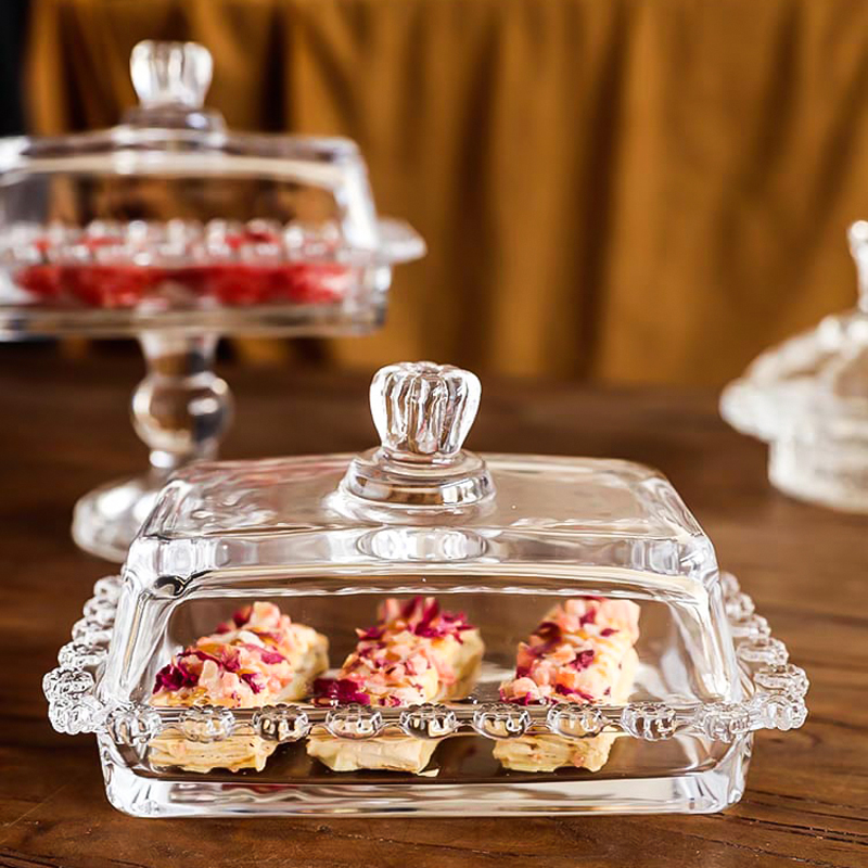 علبة زجاج مزخرفه لحفظ الزبدة وتقديم الكيك والمافن والكوكيز بغطاء شيك
