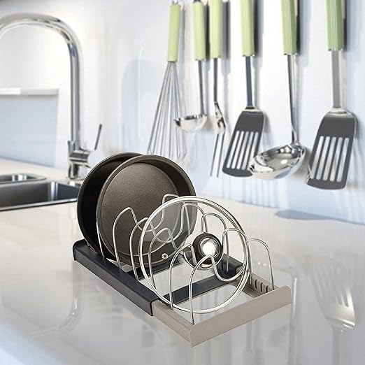 حامل ومنظم للحل والطاسات وللأغطية7 خانات قابل للفرد من البلاستيك والمعدن